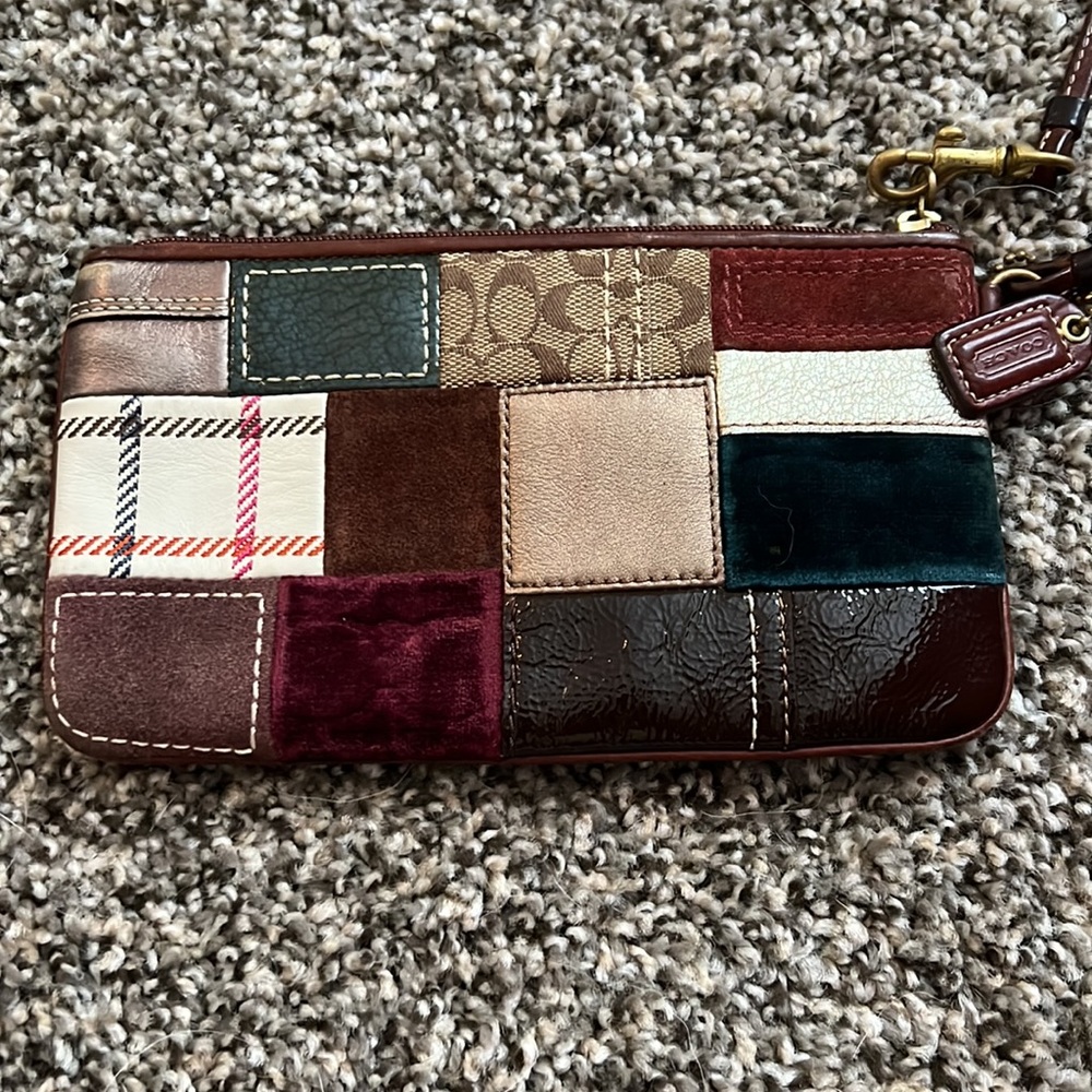 Coach wristlet - Picture 4 of 6